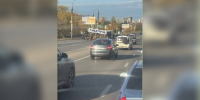 Движение у Вогрэсовского моста в Воронеже парализовал перевернувшийся грузовик - ГТРК Воронеж