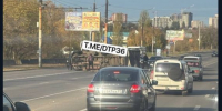Рухнувшая «ГАЗель» перекрыла въезд на мост в Воронеже - МОЁ! Online