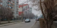 В Омске тротуар у Крутинского лицея привели в порядок после вмешательства прокуратуры - Om1.Ru