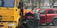 Внедорожник влетел под «КамАЗ» на Московском проспекте в Воронеже - МОЁ! Online