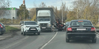 Фура потеряла груз на повороте в Петрозаводске - StolicaOnego.Ru
