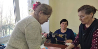 Не по приказу, а по зову сердца: как серебряные волонтёры создают надёжный тыл - Министерство труда и соцзащиты