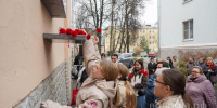 В Вологде состоялась церемония возложения цветов к мемориальной доске Василия Белова - Вологда.РФ