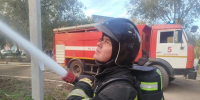 В Астрахани тушат заброшенное здание по повышенному номеру вызова - Комсомольская Правда