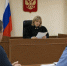 Зал суда: судья в мантии за местом председателя, на переднем плане участники процесса за столом - 168.Ru