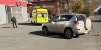 В Орске пенсионерка оказалась в больнице после наезда сдававшей назад иномарки - Комсомольская Правда