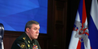 Герасимов: ВС РФ обеспечат безопасный проезд гуманитарной колонны в Алешки - Комсомольская Правда