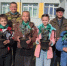 Участники школьного лесничества «Юннаты Первых» вместе со своими наставниками из Пижемского лесничества высадили молодые канадские ели около школы - Министерство лесного хозяйства