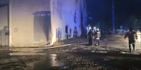 Сгорели 8 грузовиков: в Когалыме ночью 38 спасателей тушили крупный пожар в ангаре - Комсомольская Правда