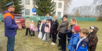 Инспекторы ГИМС МЧС России обучают зауральских школьников правилам безопасности на водоемах перед каникулами - МЧС