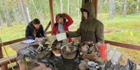 Пластик, упаковка и воздушные шары: школьники исследовали мусор на заповедном берегу Ладоги - Online47.Ru