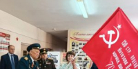 Вольской школе передали на вечное хранение копию Знамени Победы - Вольская жизнь