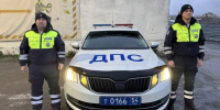 Сотрудники ГАИ Новосибирска экстренно доставили в больницу двухлетнего мальчика - Gorsite.Ru