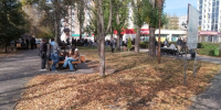 Подростки на скамейках.jpg - Oskol.City