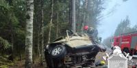 Mercedes смяло о дерево: водитель погиб в страшном ДТП под Выборгом - Online47.Ru