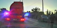 В селе Дубовское ВАЗ столкнулся с бензовозом - DonDay-Volgodonsk.Ru