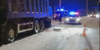 В Норильске 26-летний утренний гонщик завез свою спутницу под грузовик - Комсомольская Правда