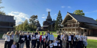 Новгородские школьники знакомятся с деревянным зодчеством в «Витославлицах» - Новгородские Ведомости