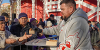 500 порций хлеба с маслом раздали в Вологде - Вологда.РФ