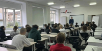 Не напугать, а предупредить. Для этого Артемовский городской прокурор пришел в школу к девятиклассникам  - Газета Егоршинские Вести