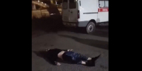 убийство мужчины у кафе на М1, скорая, кадр видео Пусть говорят Вязьма - О чём Говорит Смоленск