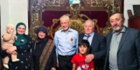 Галип Галипов поздравил аксакала Юнусгаджи Гамзатова с 80-летием - Гумбетовский район