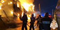 В Астрахани тушат крупный пожар, горят два жилых дома - Сетевое издание Арбуз