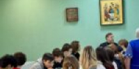 Молодые паломники познакомились с историей и святынями Спасо-Преображенского собора Выборга - Выборгская Епархия