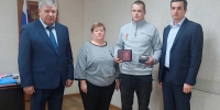 Алексей Кривенко вручил медали «Отец солдата» жителям Родинского района - Законодательное Собрание