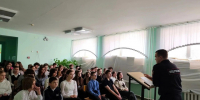 В одной из школ города Шебекино прошла профилактическая встреча для учеников 6–11 классов с инспектором ПДН и сотрудником полиции. - Администрация