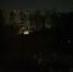 Ночной кадр жилых домов с большинством тёмных окон; внизу видны фары автомобилей - 168.Ru