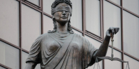 Суд отправил в СИЗО экс-главу свердловского антикоррупционного департамента Ильхама Ширалиева - Фото 1 - JustMedia