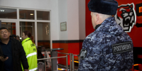 В Хабаровске росгвардейцы обеспечили правопорядок во время хоккейного матча - Росгвардия