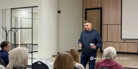 Глава администрации Валентин Демидов посетил ПВР, где размещены белгородцы, чьи дома были повреждены в результате атаки БПЛА - Belnovosti.Ru