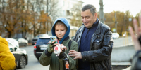 Глава города поздравил губернатора с днем рождения от лица курян и администрации - Городские Известия
