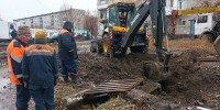 Сотрудники «Тепловой компании» ведут ремонт сетей по 12 адресам в Омске - 12 канал