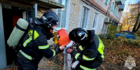 Пожарные спасли троих человек при возгорании квартиры в Ефремове - Комсомольская Правда