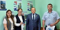 Виктор Горбунов вручил партбилеты в Шумерле - Единая Россия