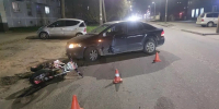 В Смоленске Volkswagen при развороте столкнулся с мотоциклом: пострадал юный водитель - SmolDaily.Ru