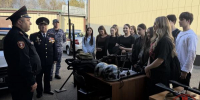 В Нальчике сотрудники вневедомственной охраны Росгвардии провели День открытых дверей для школьников - Росгвардия