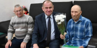 Ветеран ВОВ и труженик тыла Петр Яковлевич Куликов отмечает 96‑летие в кругу семьи - Карасукский район