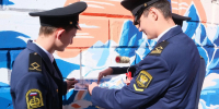 В Астрахани студенты закрашивают вандальные надписи и создают муралы в рамках проекта «Город не раскраска» - Газета Волга