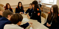 Полицейские провели для школьников Абакана квест "Один день с правоохранителями" - Республиканская телевизионная сеть