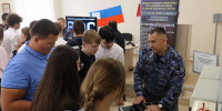 Ко Дню вневедомственной охраны росгвардейцы познакомили иркутских школьников со службой - Росгвардия