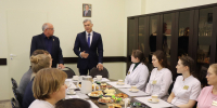Глава города Уварово Владислав Денисов встретился с молодыми врачами - Администрация г. Уварово