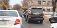 Экскаваторы перегородили дорогу в центре Улан-Удэ - Infpol.Ru