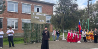 Настоятель храма Успения Пресвятой Богородицы села Раздольного посетил школьную благотворительную ярмарку - Епархия