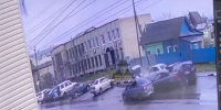 В Тальменке девушка на Kia Rio протаранила пять припаркованных машин - Комсомольская Правда