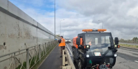 К уборке Деревяницкого моста в Великом Новгороде привлекли новую технику - 53news.Ru