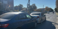 В Сызрани водитель Весты среди бела дня потерял дистанцию - КТВ-ЛУЧ